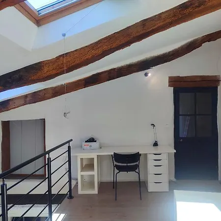 Holiday home Un Pied Dans La Foret La Capelle-et-Masmolene