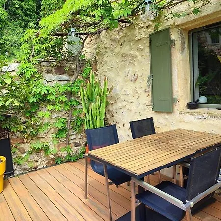 Un Pied Dans La Forêt Casa de Férias La Capelle-et-Masmolene