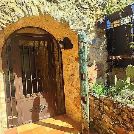 Holiday home Un Pied Dans La Foret La Capelle-et-Masmolene