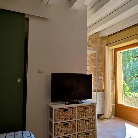 Un Pied Dans La Foret La Capelle-et-Masmolene