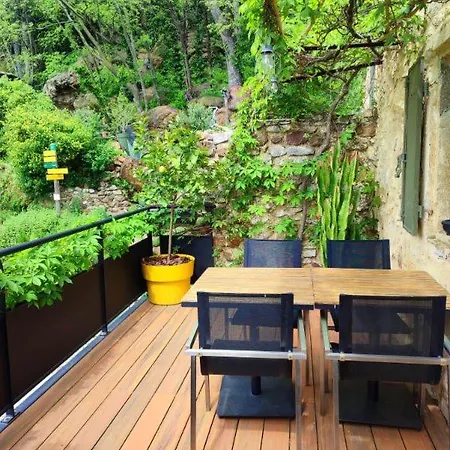 Un Pied Dans La Foret Holiday home *