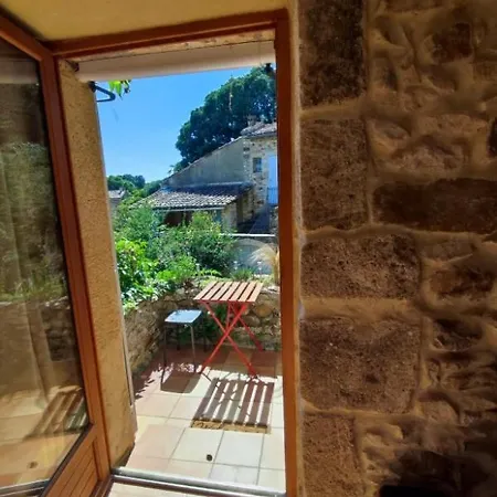 Un Pied Dans La Foret Holiday home