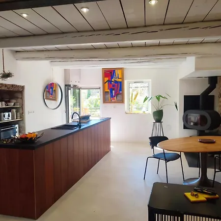 Holiday home Un Pied Dans La Foret La Capelle-et-Masmolene
