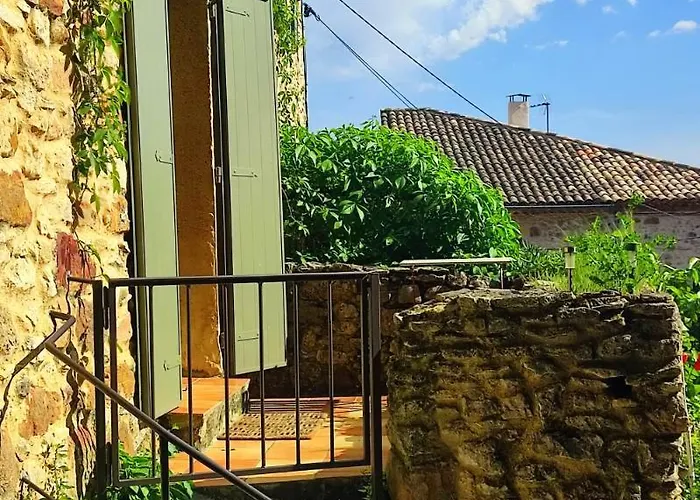 Un Pied Dans La Foret * La Capelle-et-Masmolene